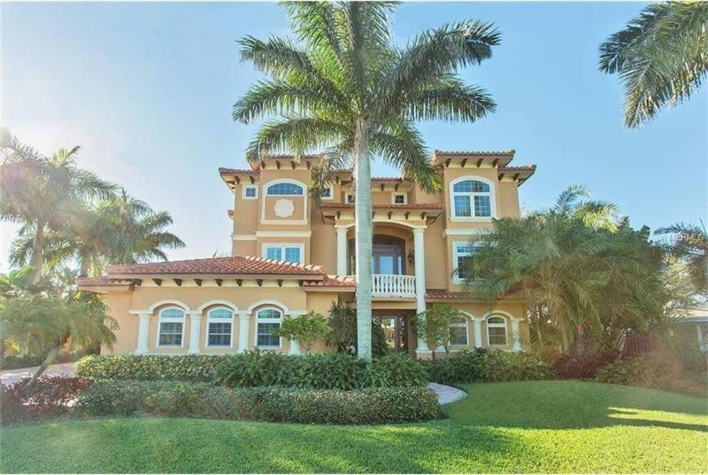 Large Mediterranean Oasis - Water Views & Pool Clearwater Beach Exterior photo