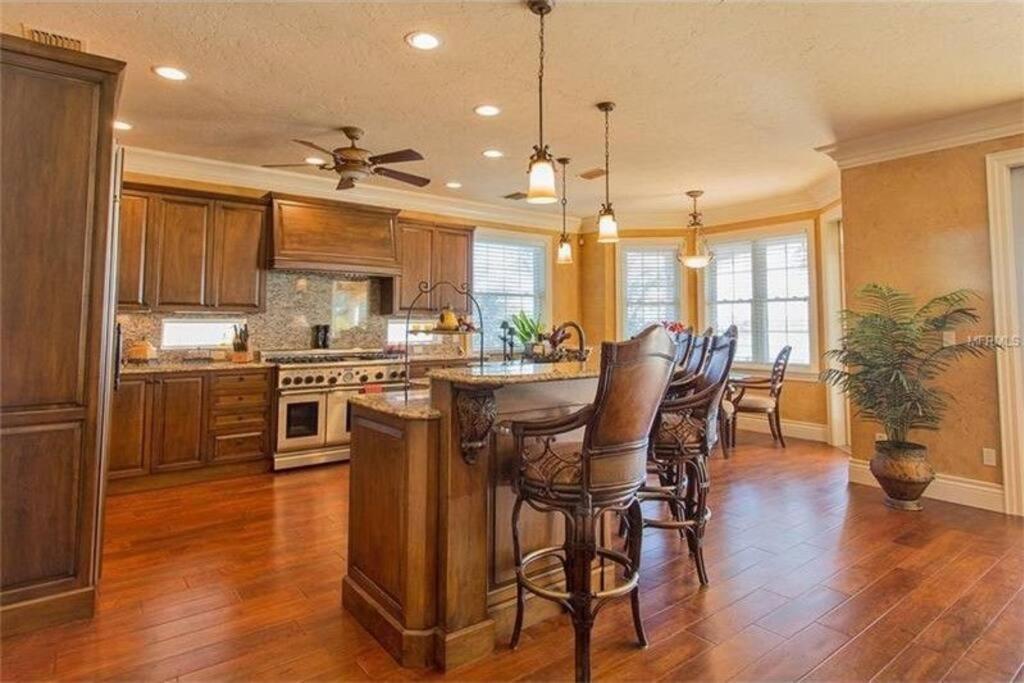 Large Mediterranean Oasis - Water Views & Pool Clearwater Beach Exterior photo