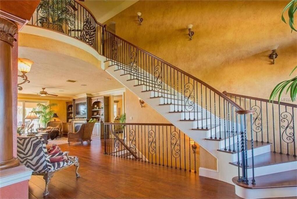 Large Mediterranean Oasis - Water Views & Pool Clearwater Beach Exterior photo